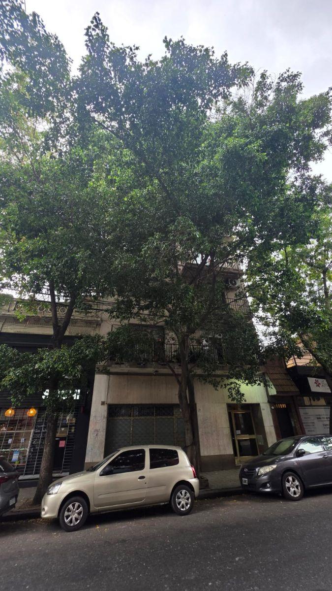 Front-facing two-bedroom apartment in Almagro with balcony