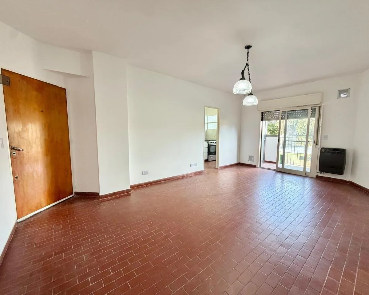 Departamento Cuatro Ambientes con Balcón