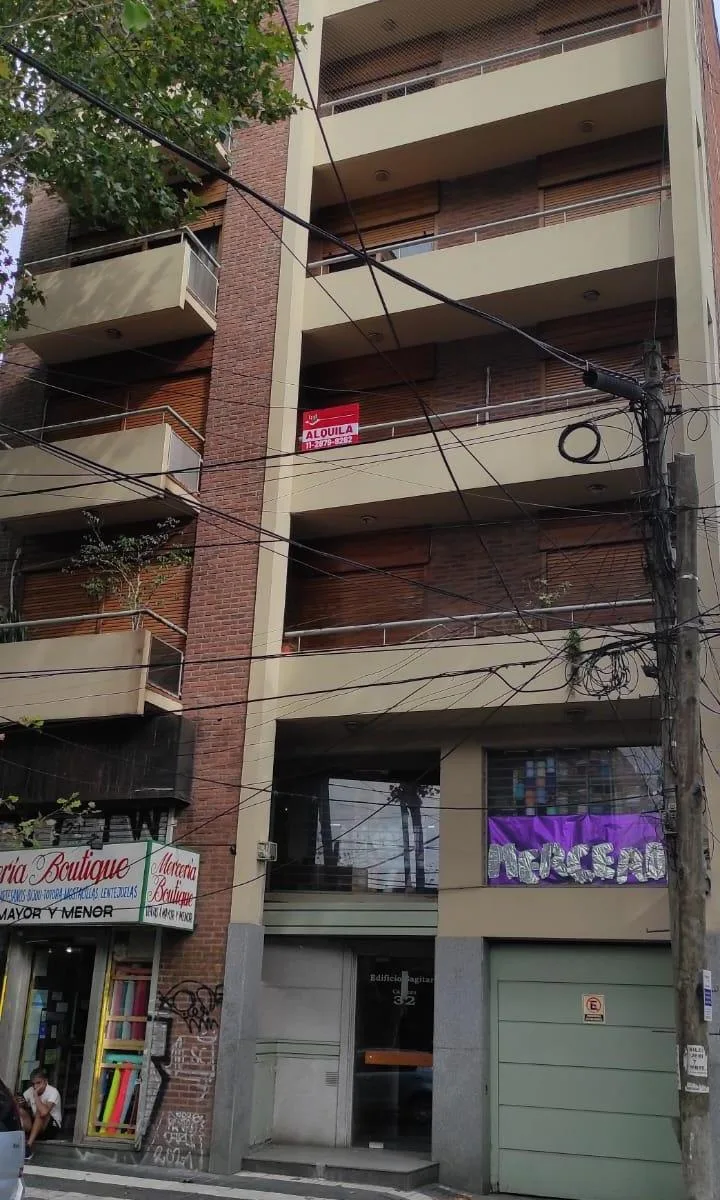 Apartamento de 3 ambientes com 2 dormitórios no 2º andar em Esteban Echeverría