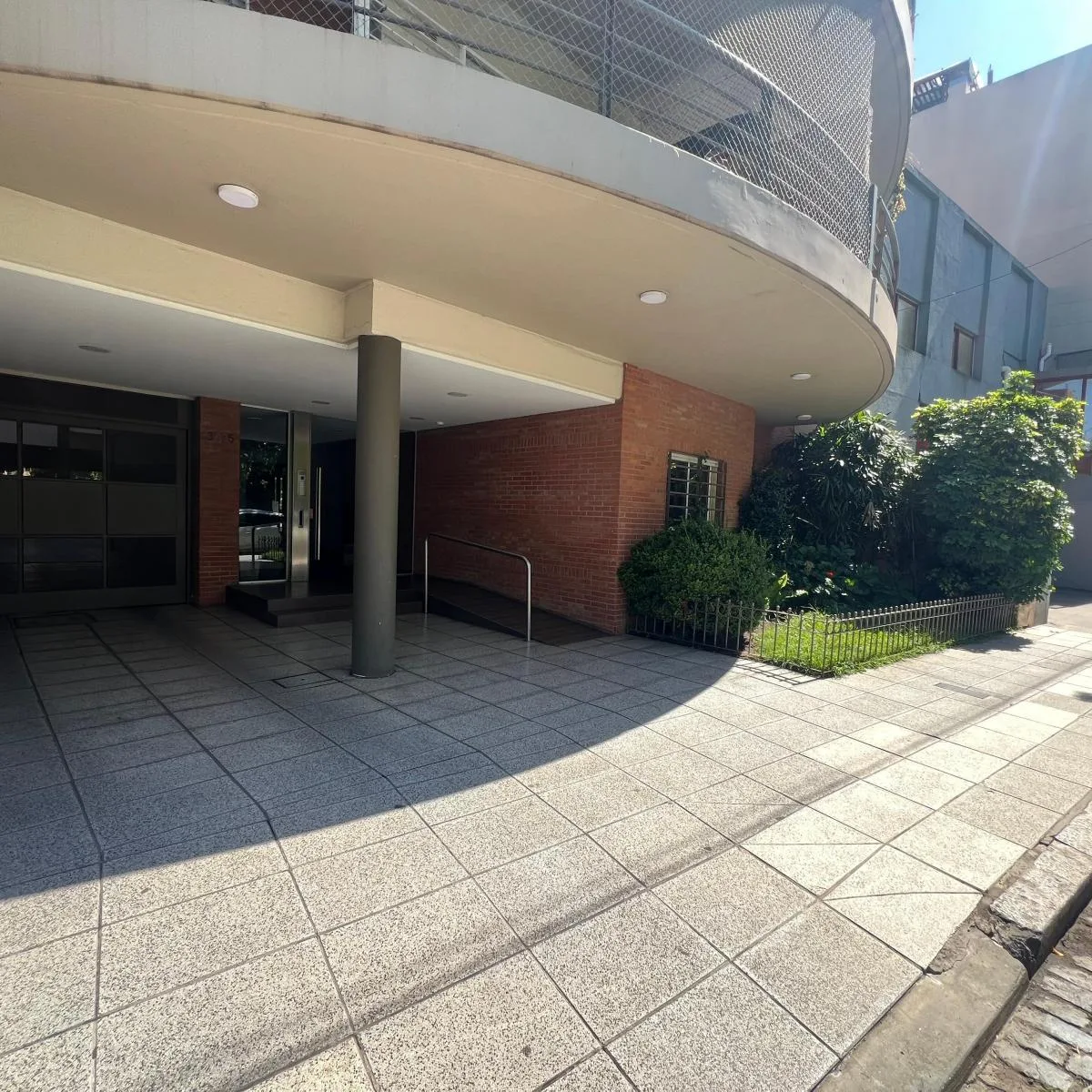 3-room furnished apartment with parking