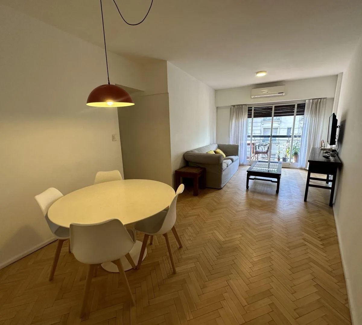 Apartamento de 5 ambientes com varanda e 2 banheiros em Palermo