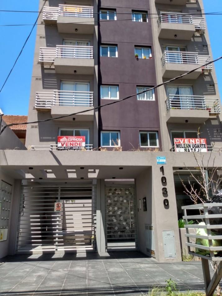 Apartamento de dois ambientes com varanda em Morón