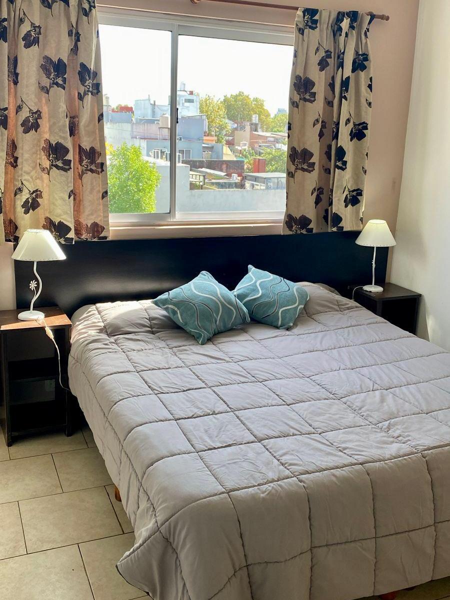 Apartamento de dois ambientes mobiliado em Monte Castro