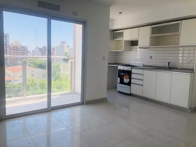 Alquiler Departamento de 2 Ambientes en Moron Centro, Edificio de Categoria