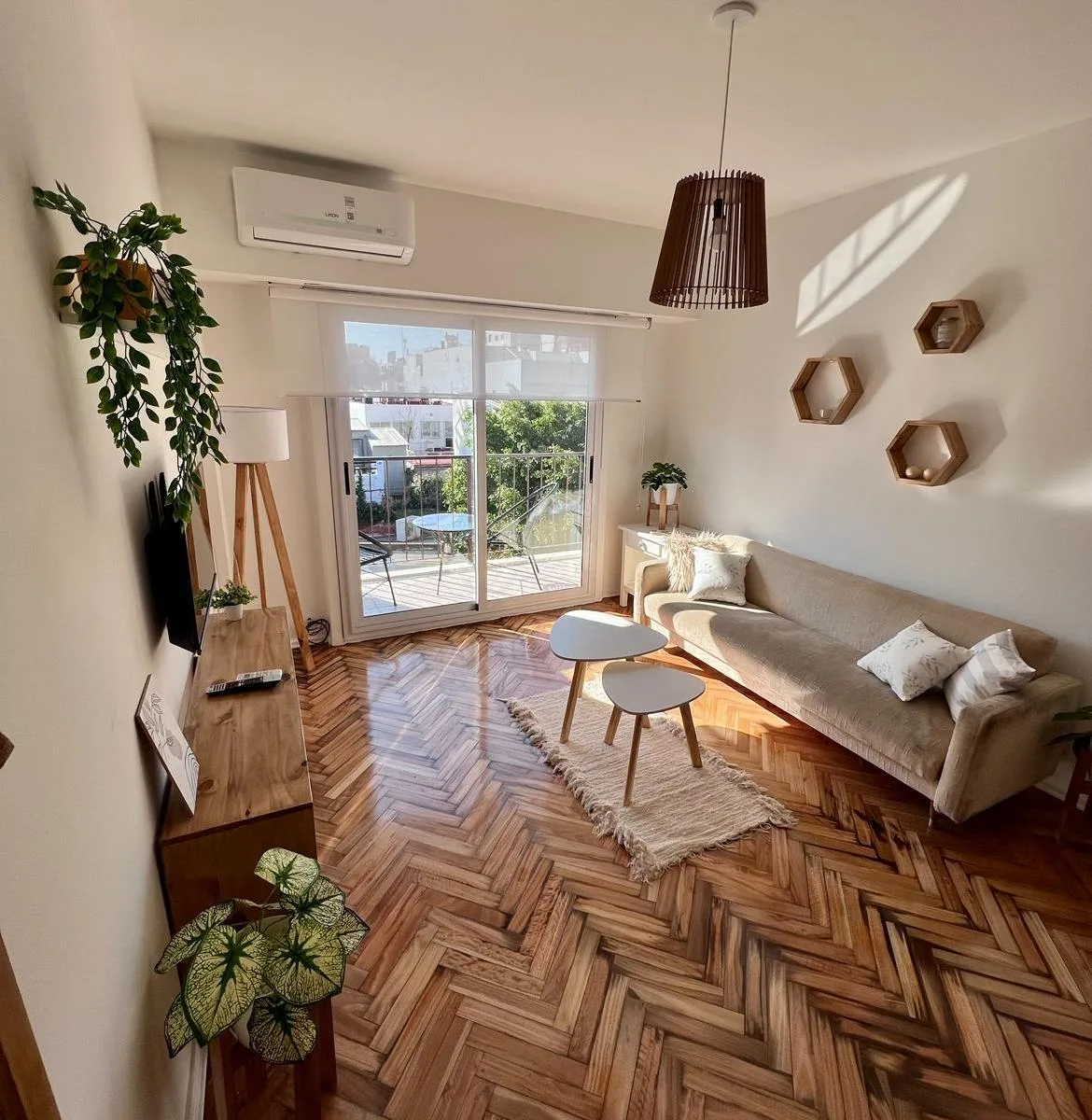 Refurbished two-bedroom apartment in Colegiales