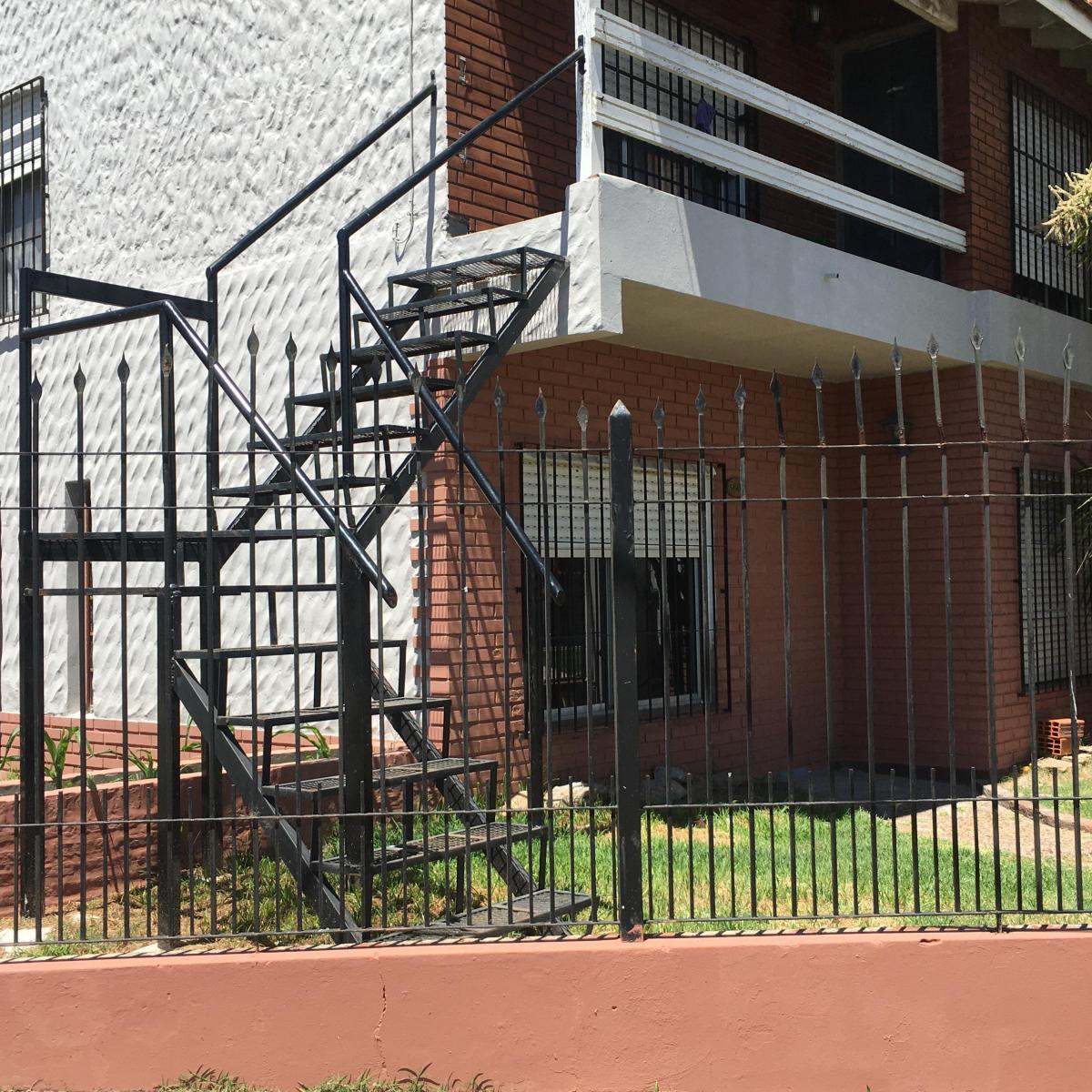 Three-room apartment with patio on the ground floor in Quilmes Oeste