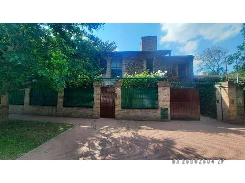 Casa de 4 dormitórios em Don Torcuato, Tigre