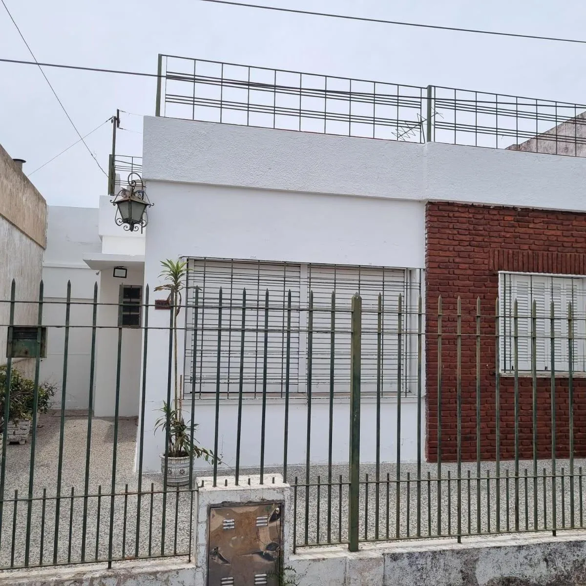 Casa com 2 dormitórios em Lanús Este