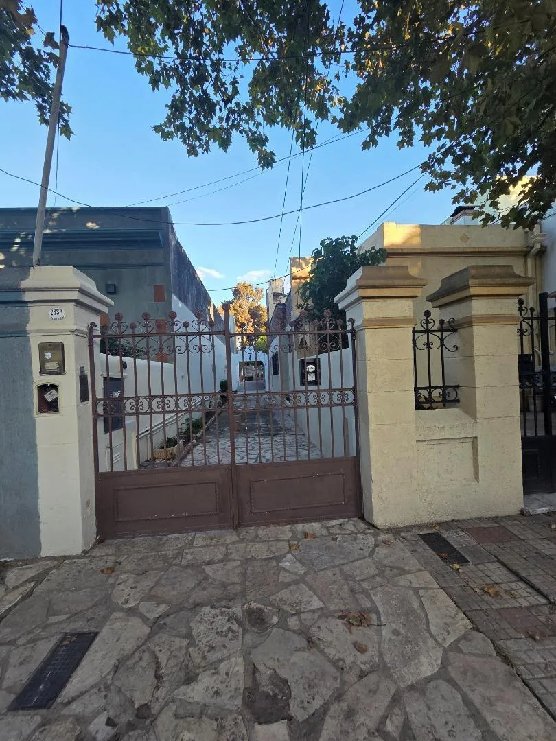 Three-bedroom PH with parking and shared patio in Temperley