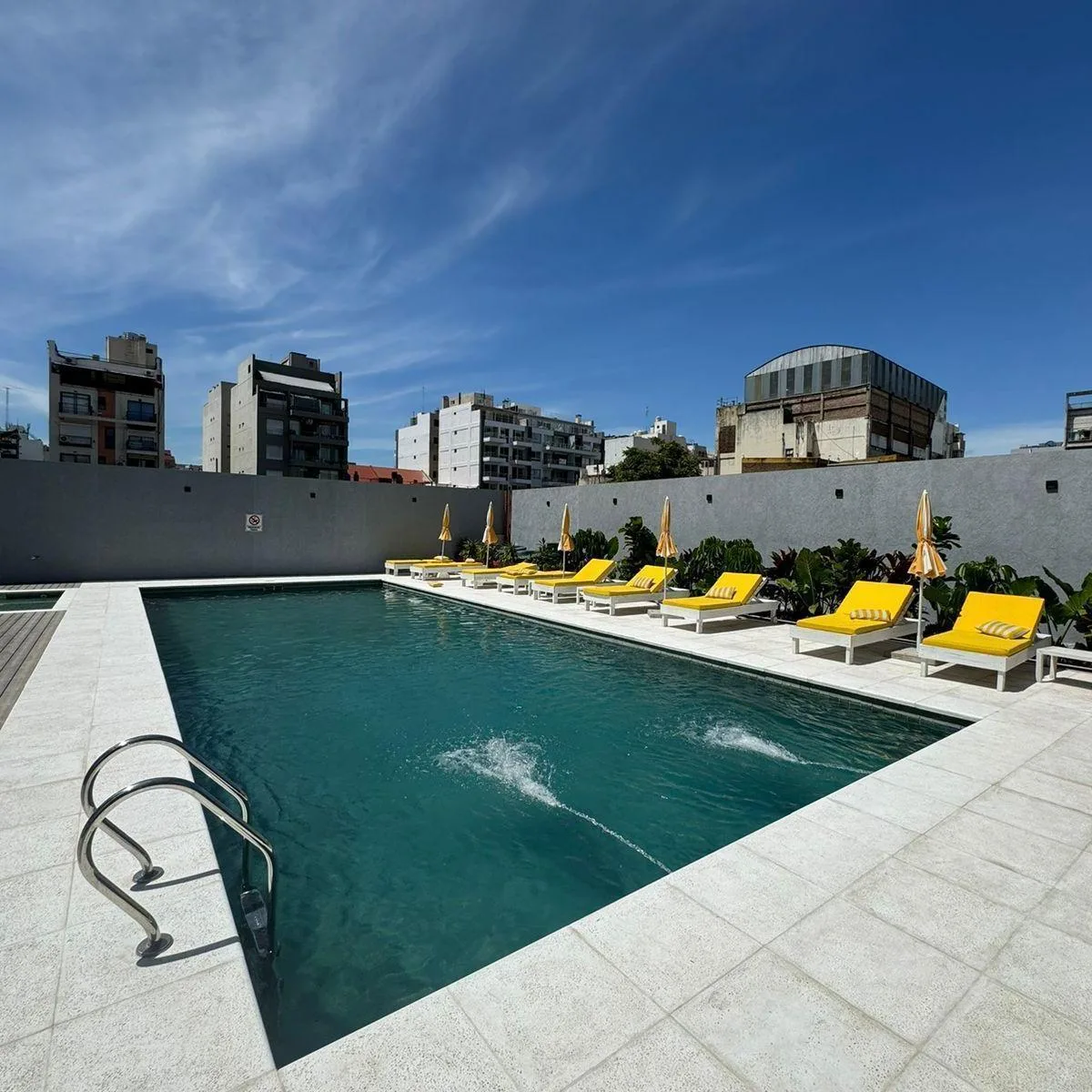 Apartamento de dois ambientes com varanda em Almagro