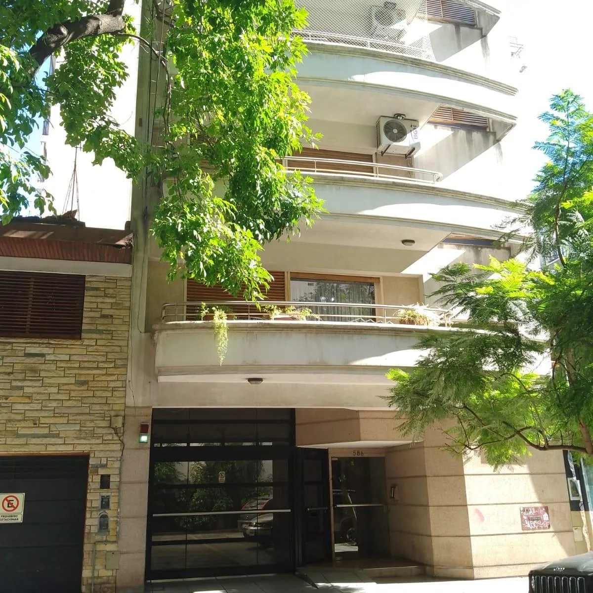 Apartamento de 2 ambientes no 1º andar de frente com varanda e terraço em Palermo