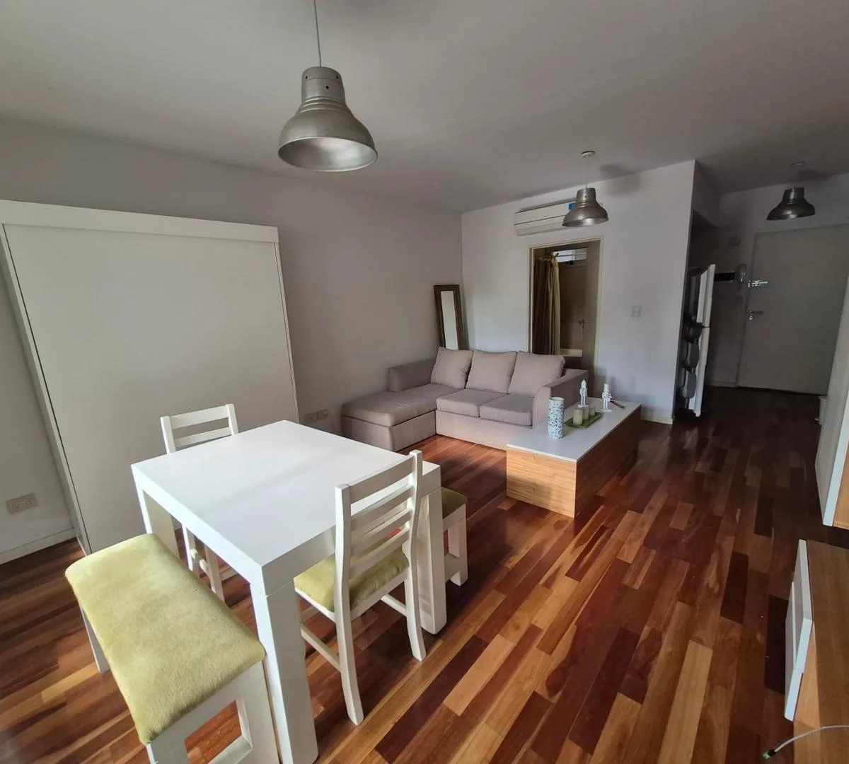 Monoambiente amoblado con balcón