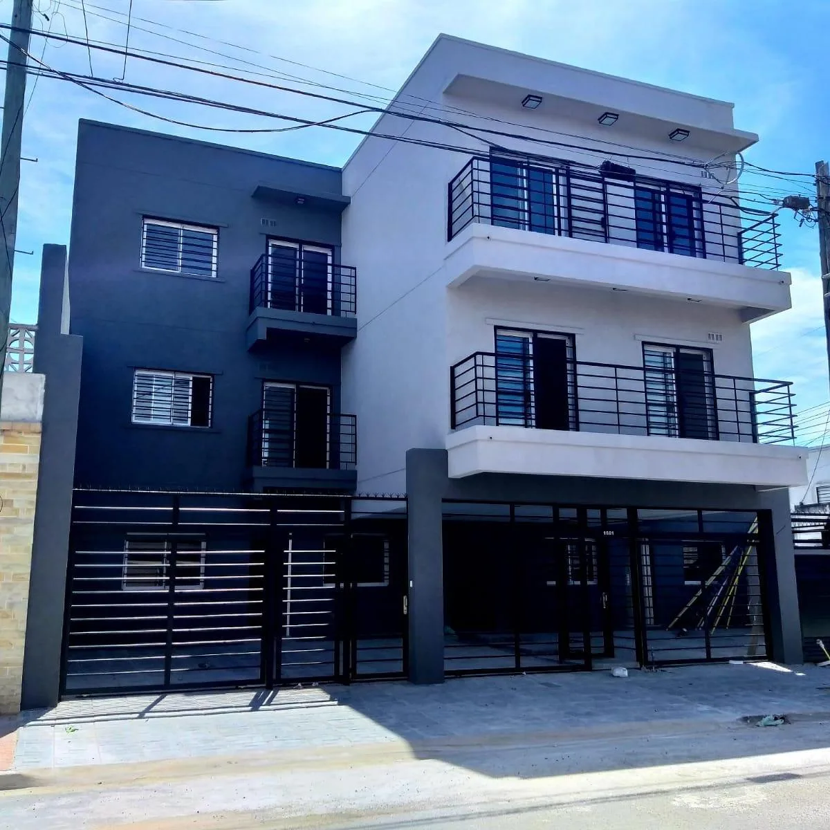 Apartamento de dois ambientes com vaga de garagem fixa em Lanús