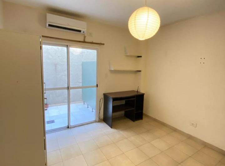 Monoambiente con patio en Villa General Mitre