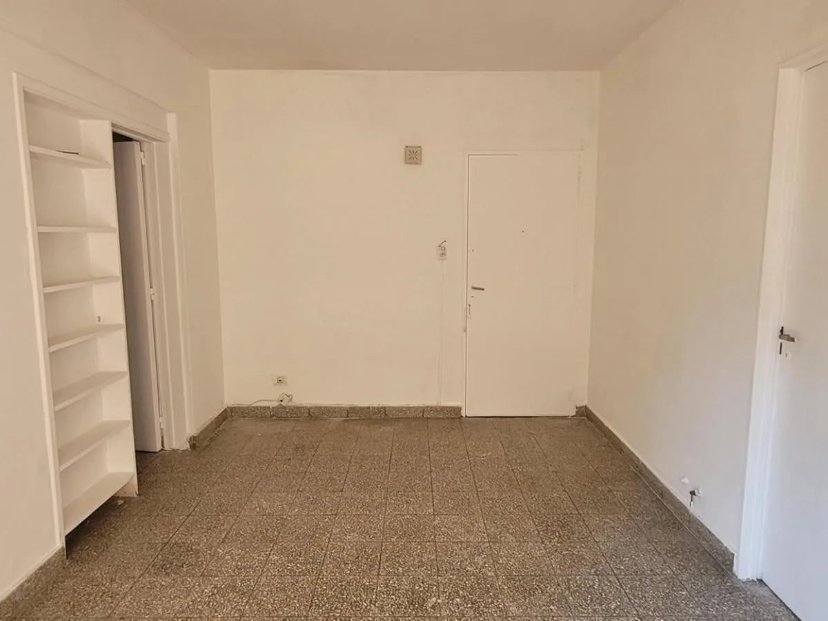 Apartamento de dois ambientes com varanda em General San Martín
