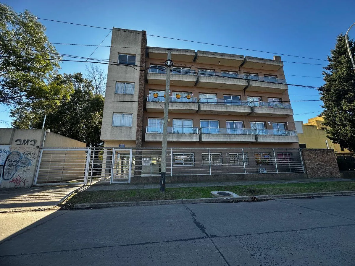 Alquiler Departamento 2 Ambientes con Cochera en Moreno