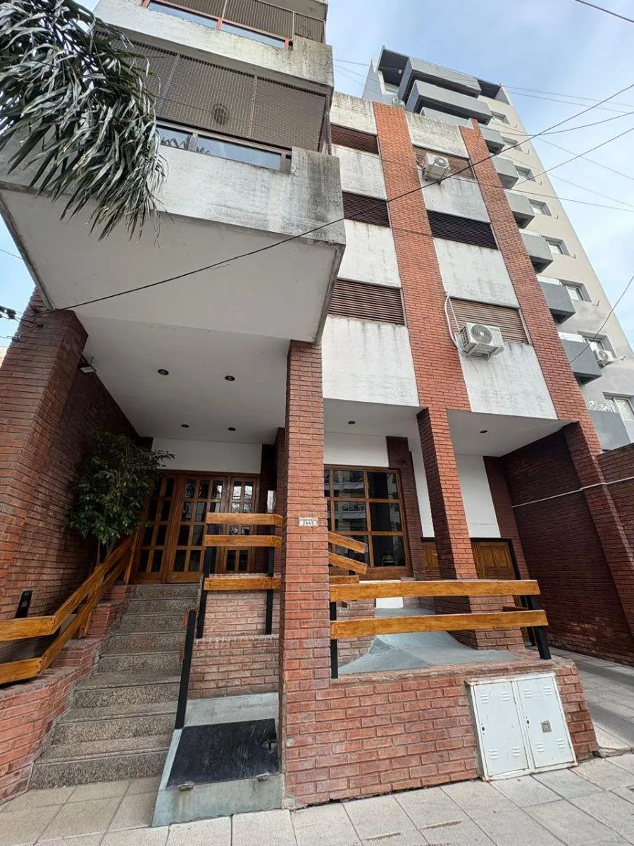 Depto. 2 Amb. en Pb con Dos Patios en Lanus Oeste