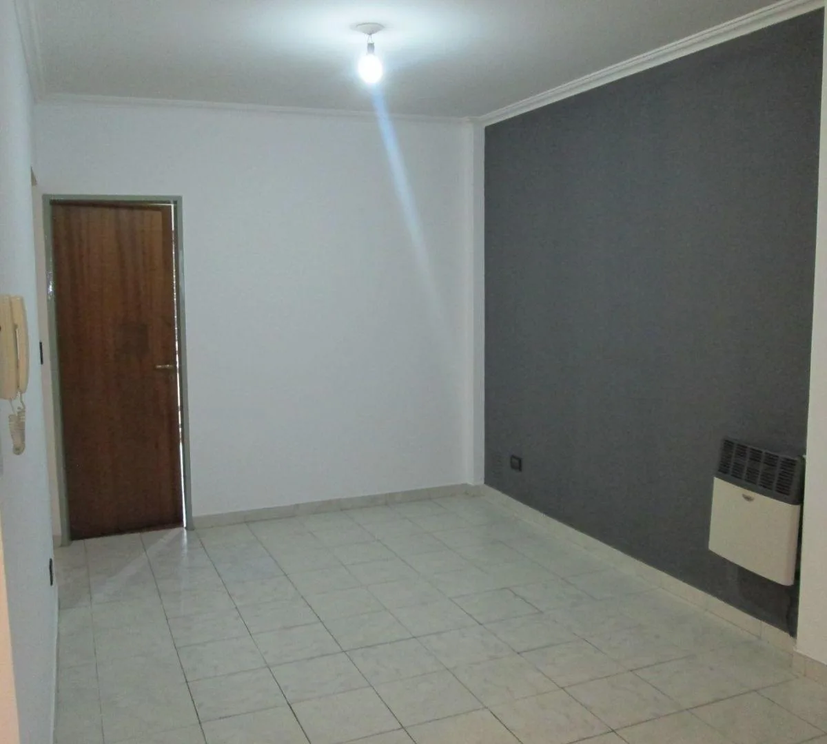 Apartamento de três ambientes em Villa Luzuriaga