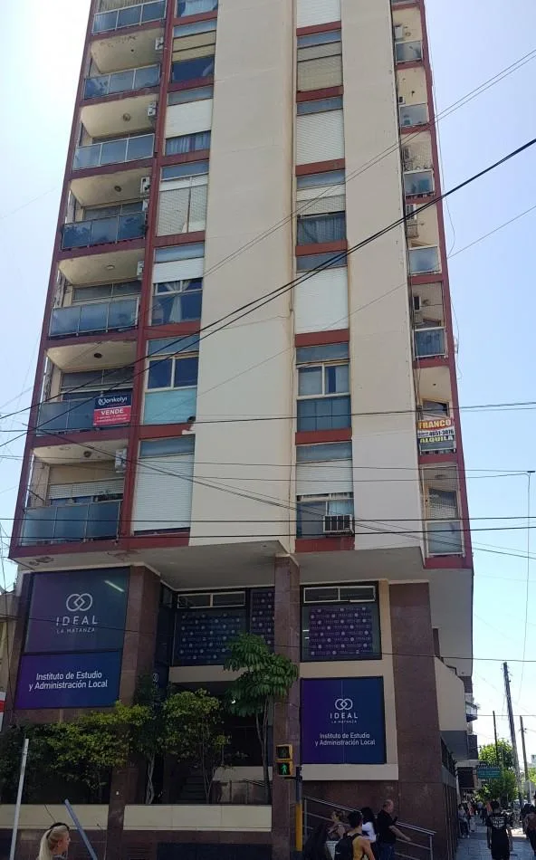 Departamento Frente a La Plaza de San Justo.