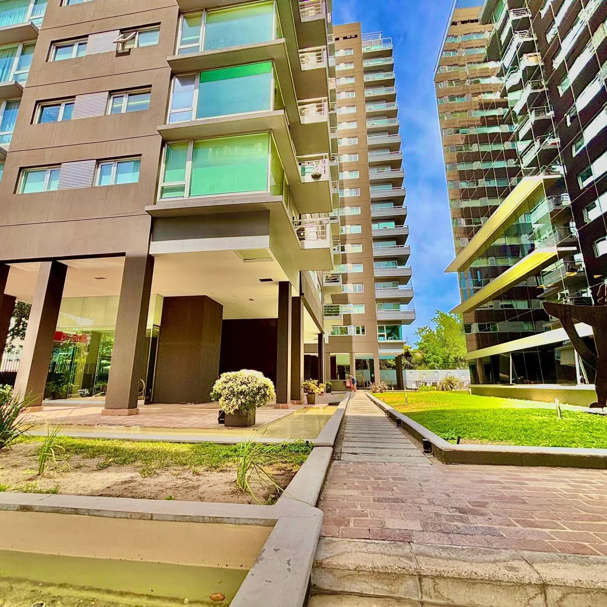 Excelente Dto de 2 Amplios Ambientes en Libertador 100 con Amenities