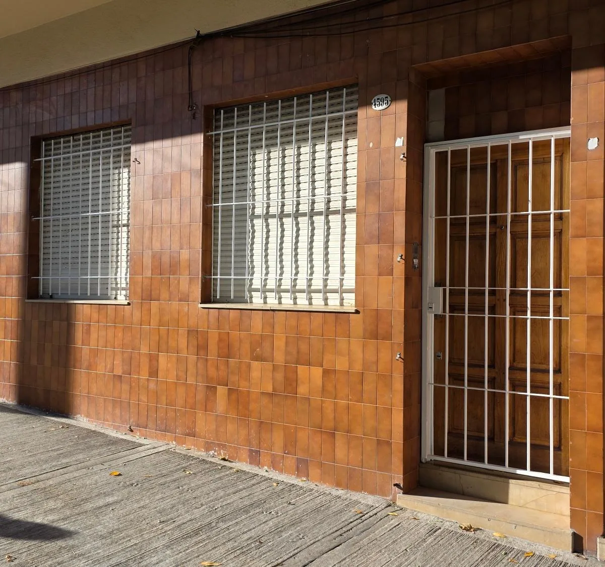 Depto. Tipo Casa de 3 Amb. Frente. Planta Baja. Entrada Indepte. Sin Expensas