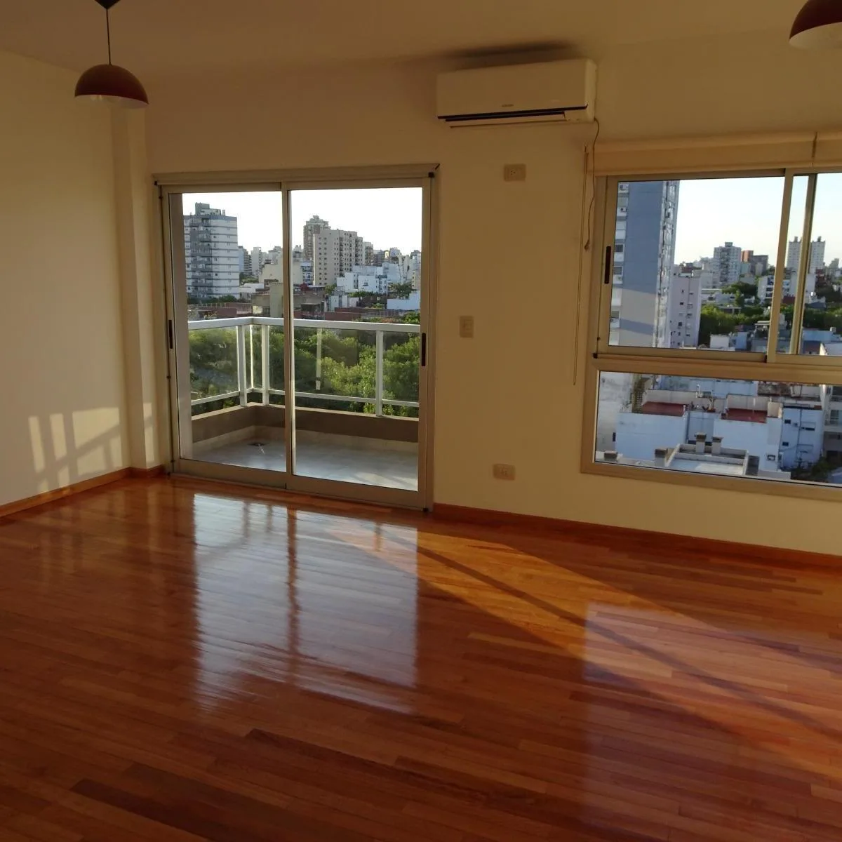 Квартира-студия с террасным балконом, парковочным местом и amenities в Núñez