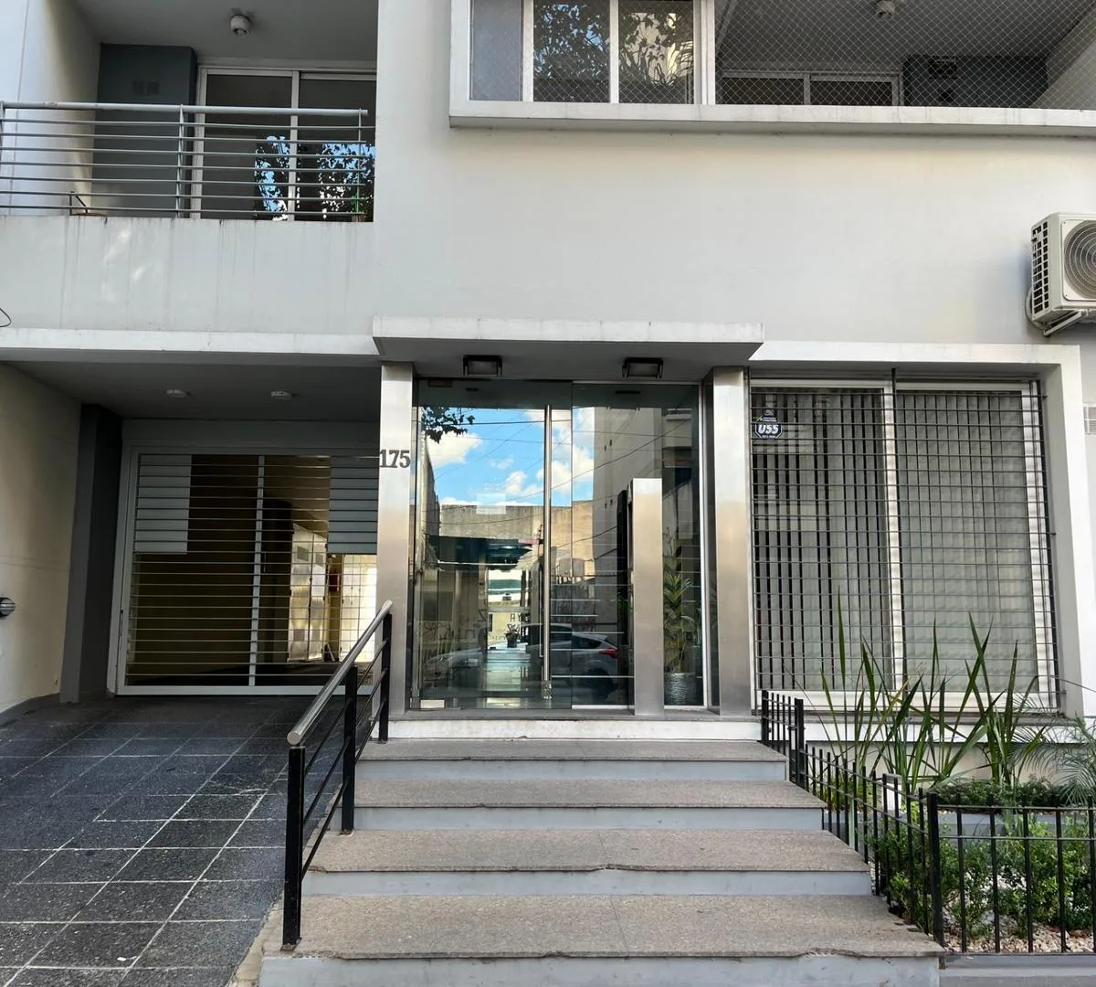 Three-room apartment with assigned parking in Lomas de Zamora