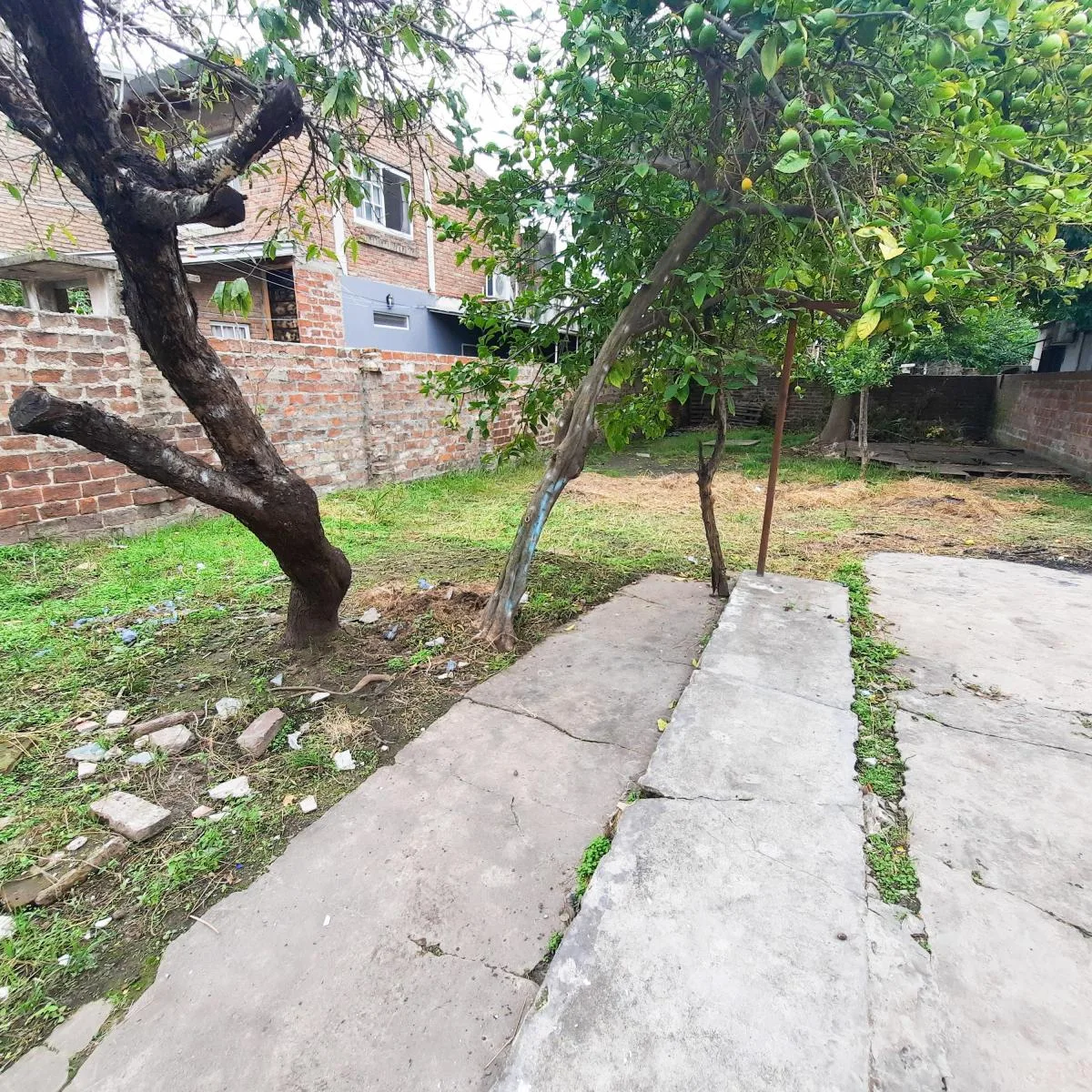 PH con Fondo Libre Amplio Planta Baja 2 Ambientes en Lanús