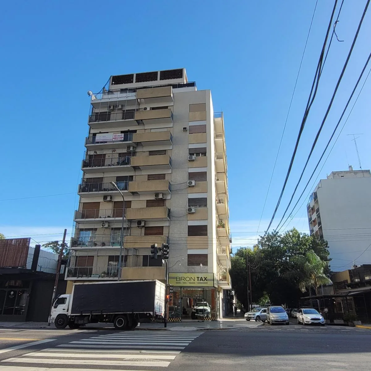 2 dormitorios, 2 balcones al frente