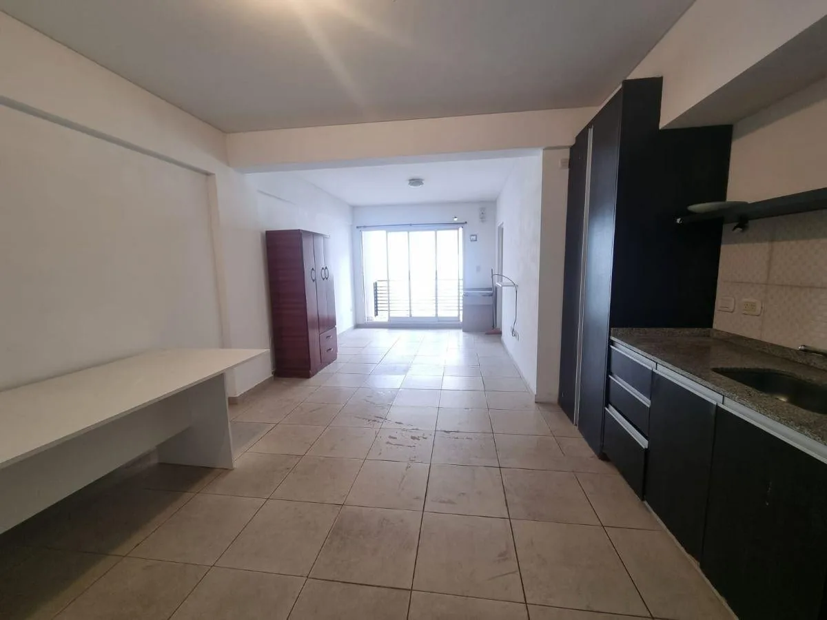Alquiler Monoambiente con Balcon y Ascensor