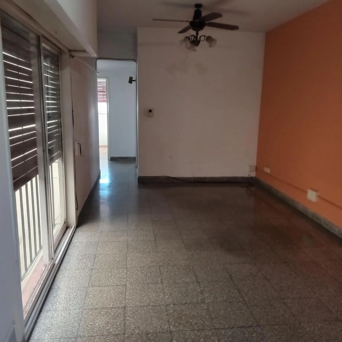 Three-room apartment with street access in Lomas de Zamora