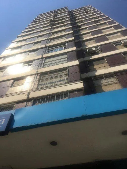 Apartamento de dois ambientes com 1 quarto em Lanús