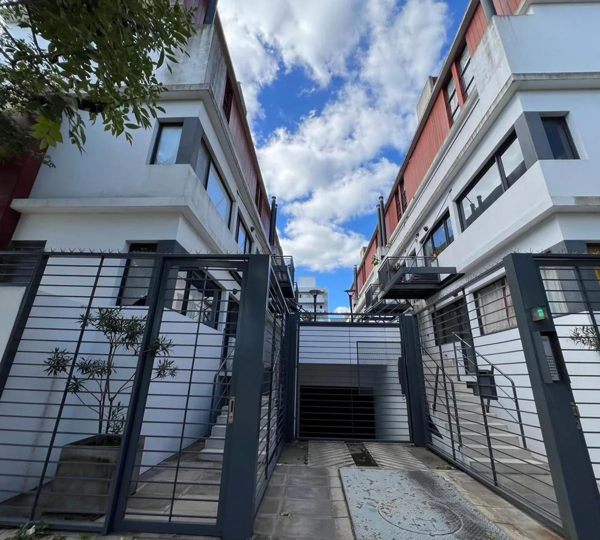 Listing: 2 bedrooms, Escobar