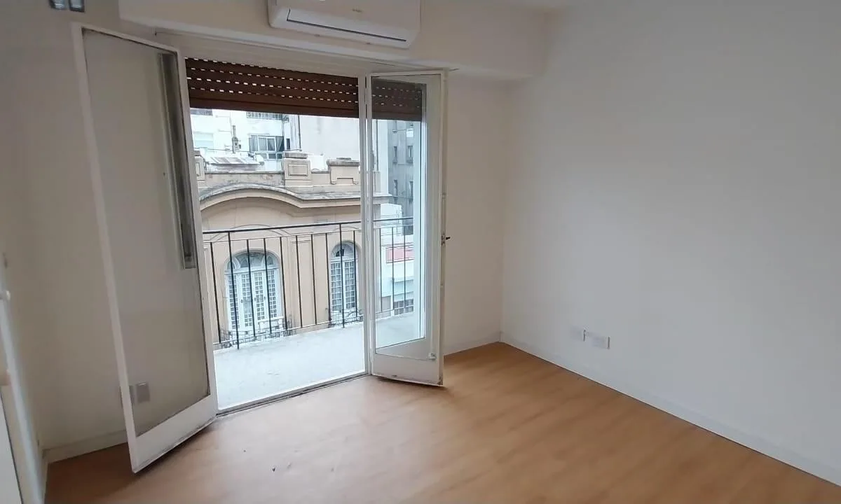 1 ambiente con balcón