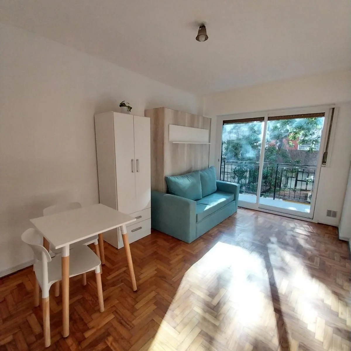 Monoambiente Amueblado con Balcón