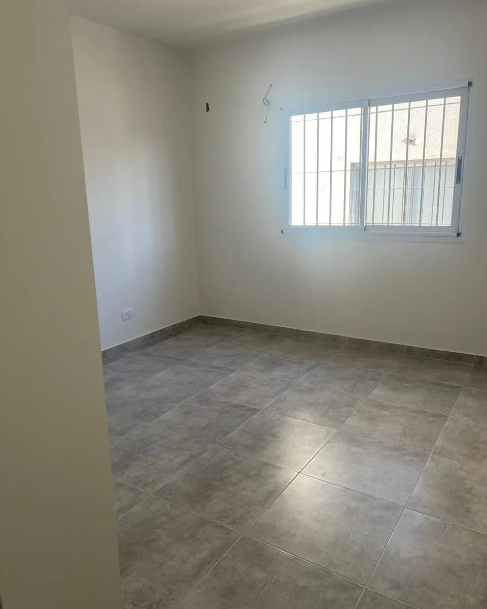 Apartamento de dois ambientes no 1º andar em Lanús