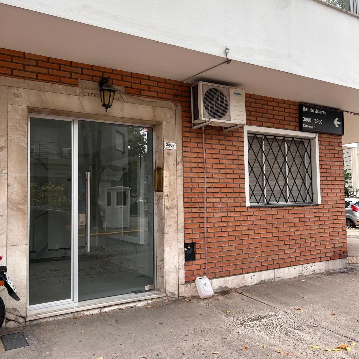 Depto. 3 Ambientes 3er. Piso por Escalera Al Frente con Balcón