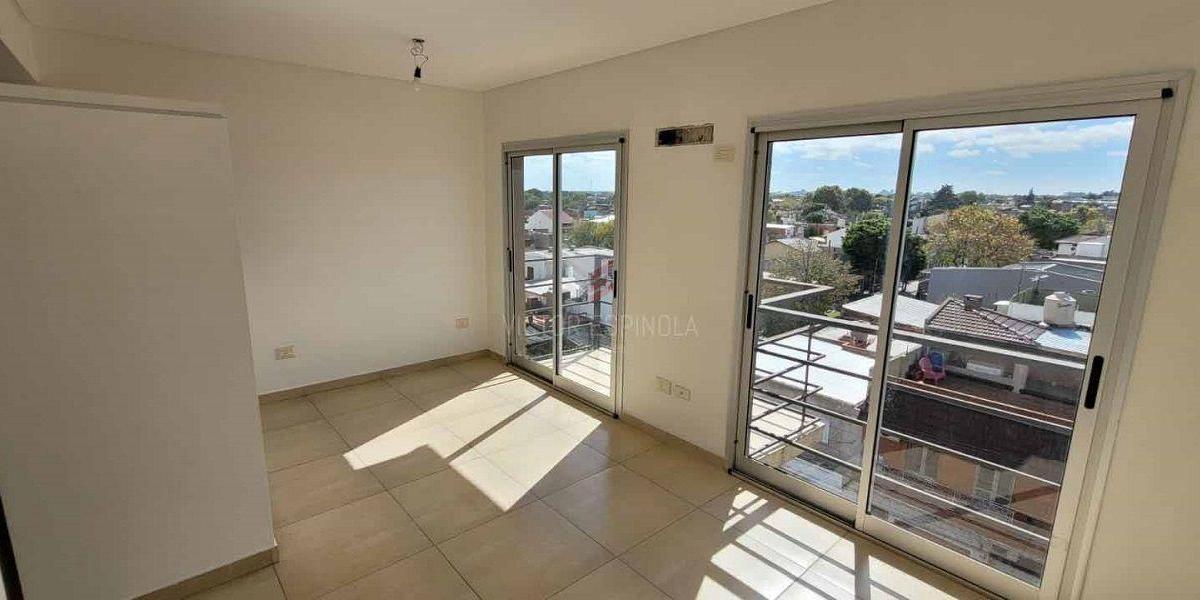 Apartamento meio andar de 2 ambientes na Tres de Febrero