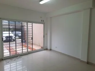Monoambiente con cochera fija
