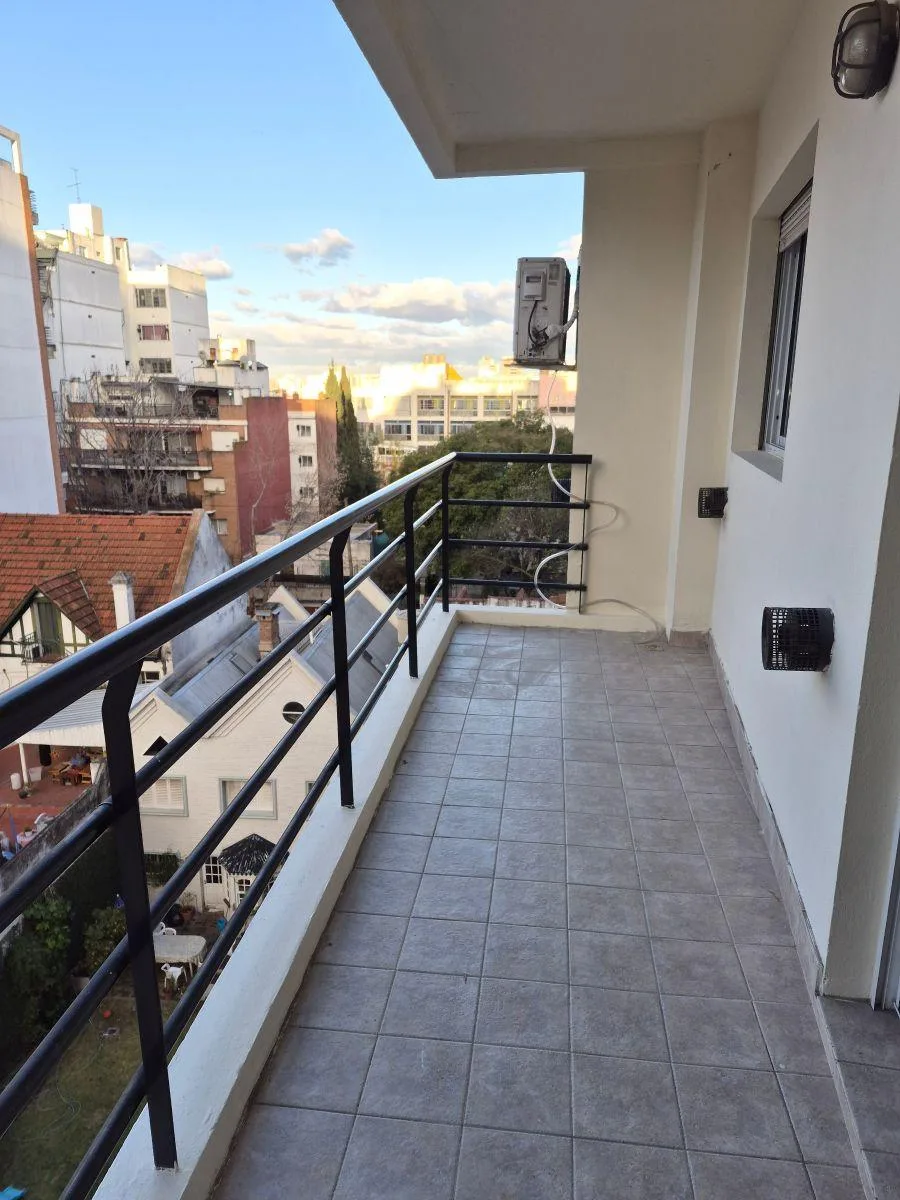 Semipiso 3 Amb Sin Muebles con Cochera Contrafrente con Balcón