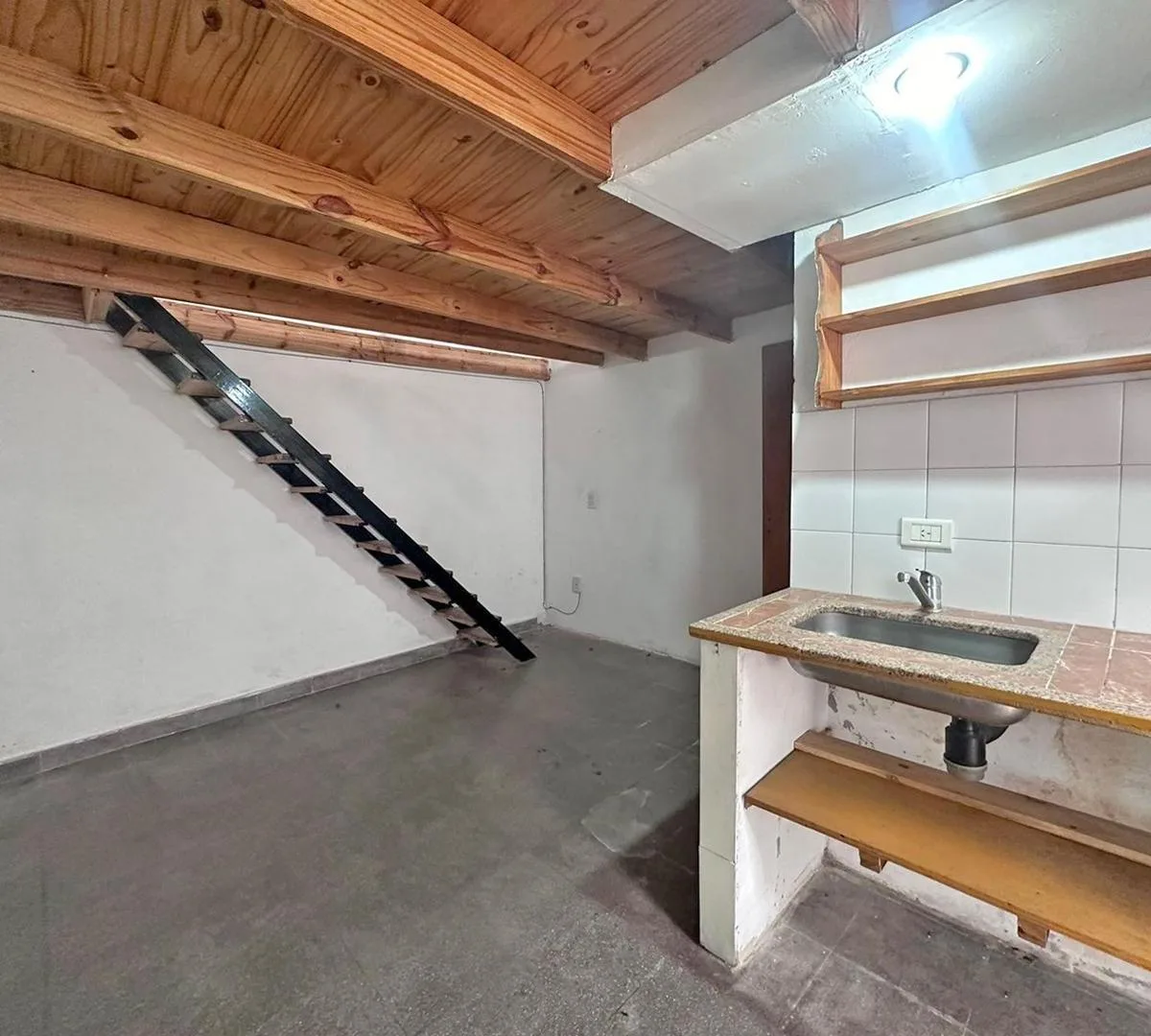 2-room unit with gas cooktop