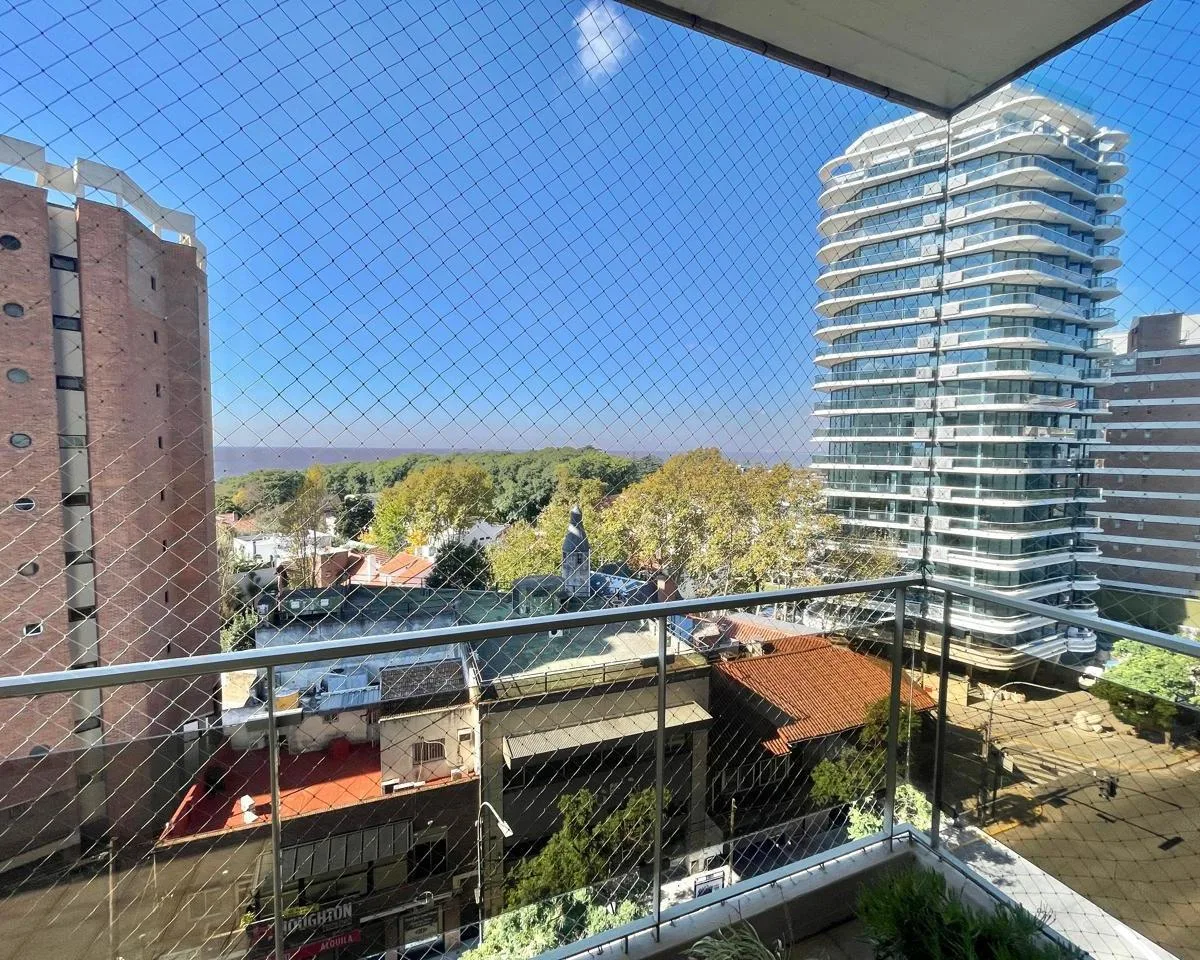 Furnished four-bedroom apartment with parking in La Lucila