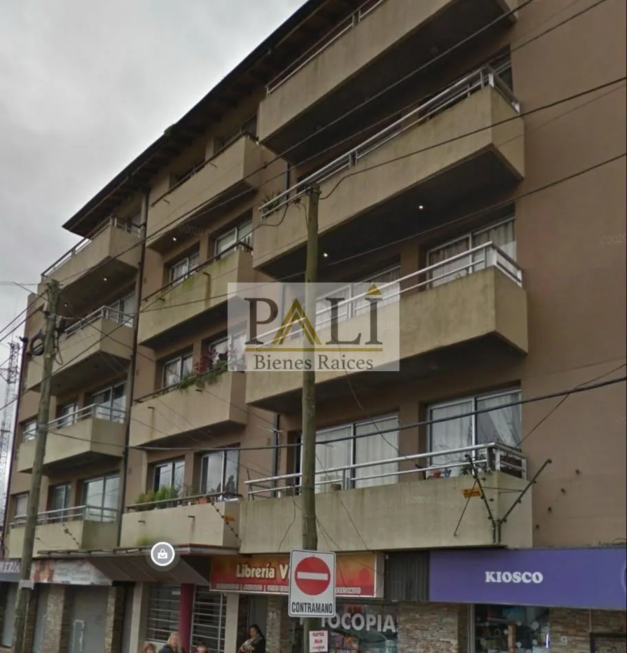 Se Alquila Excelente Departamento 2 Ambientes con Cochera - Fcio. Varela Centro