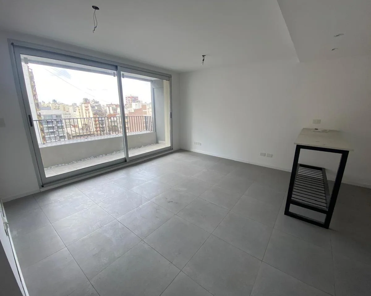 Departamento de 2 ambientes con balcón al frente en Almagro