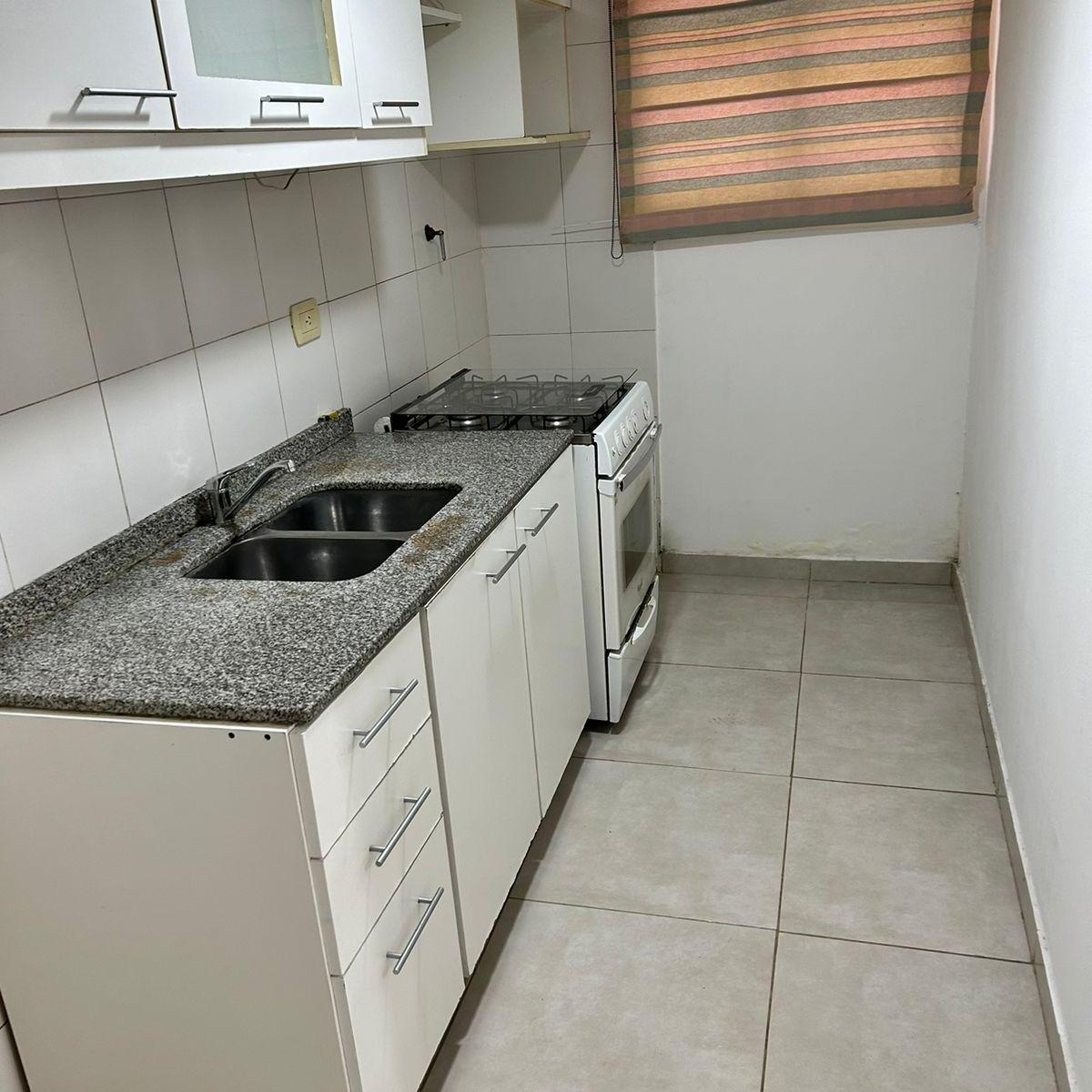 Departamento Tres Ambientes con Patio y Cochera