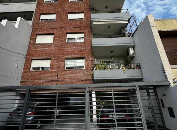 Departamento de 3 ambientes con cochera en Vicente López