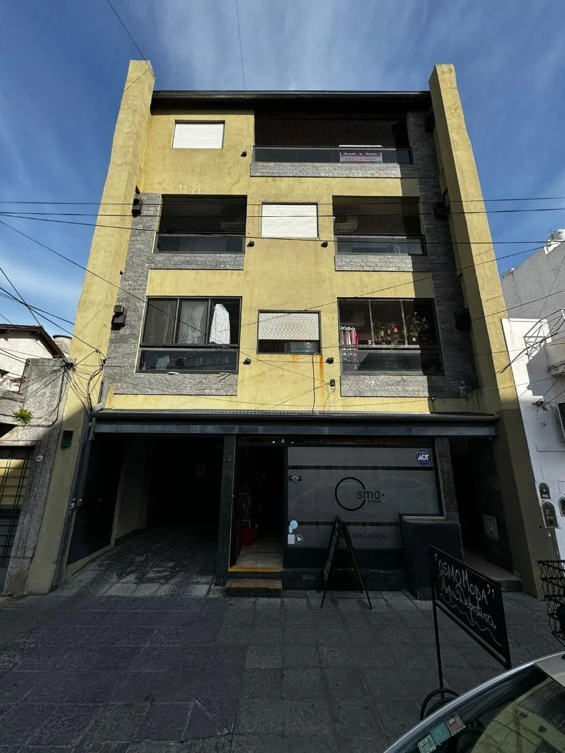Departamento 3 Ambientes con Cochera y Balcon!