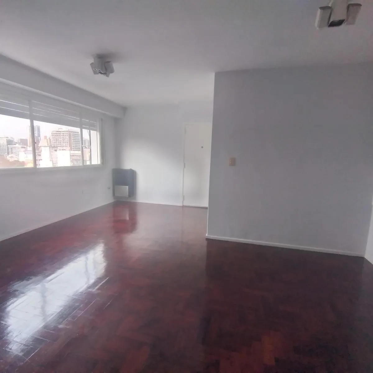 3 Ambientes con Dependencia o Escritorio - Muy Luminoso - Vista Abierta