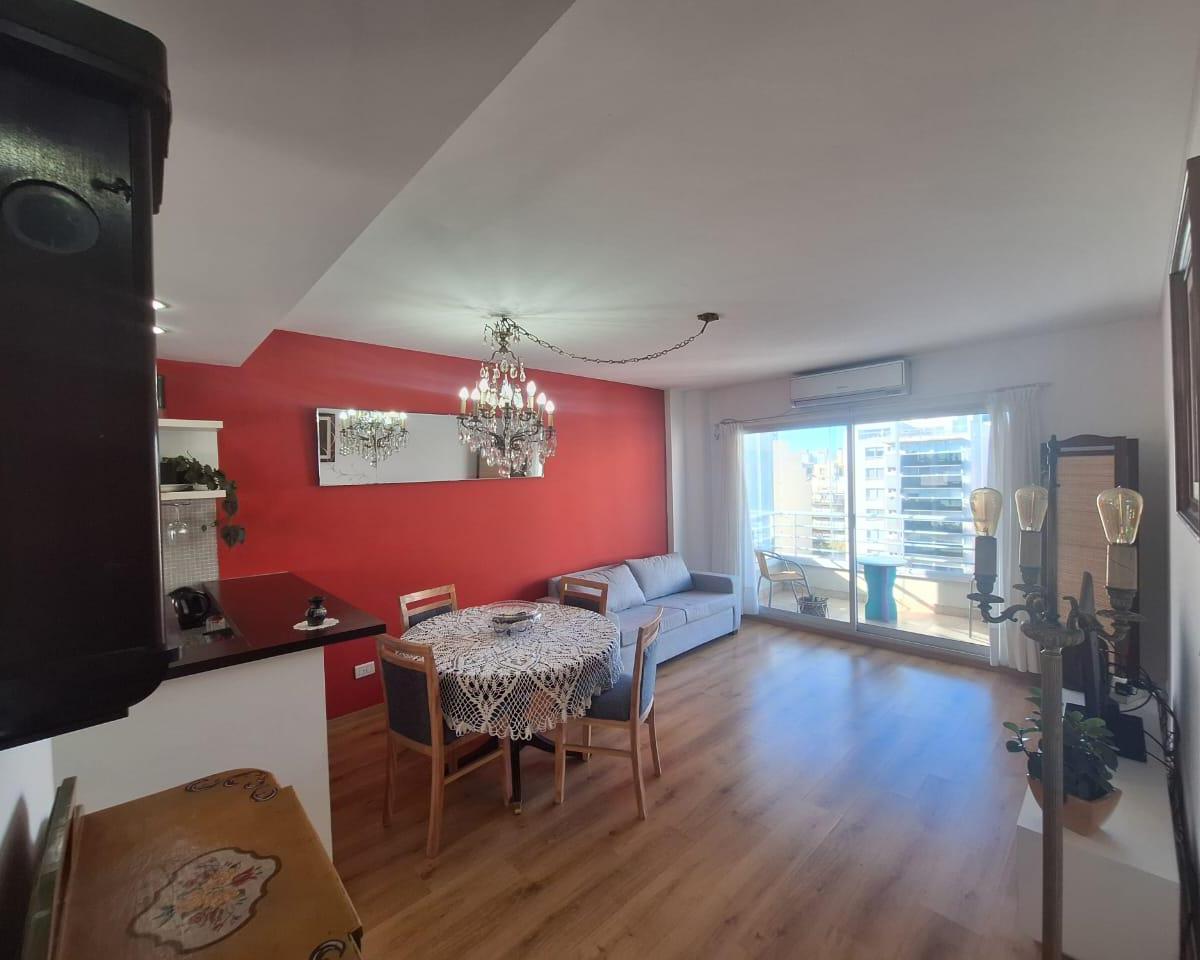 Two-bedroom furnished apartment in Flores with balcony