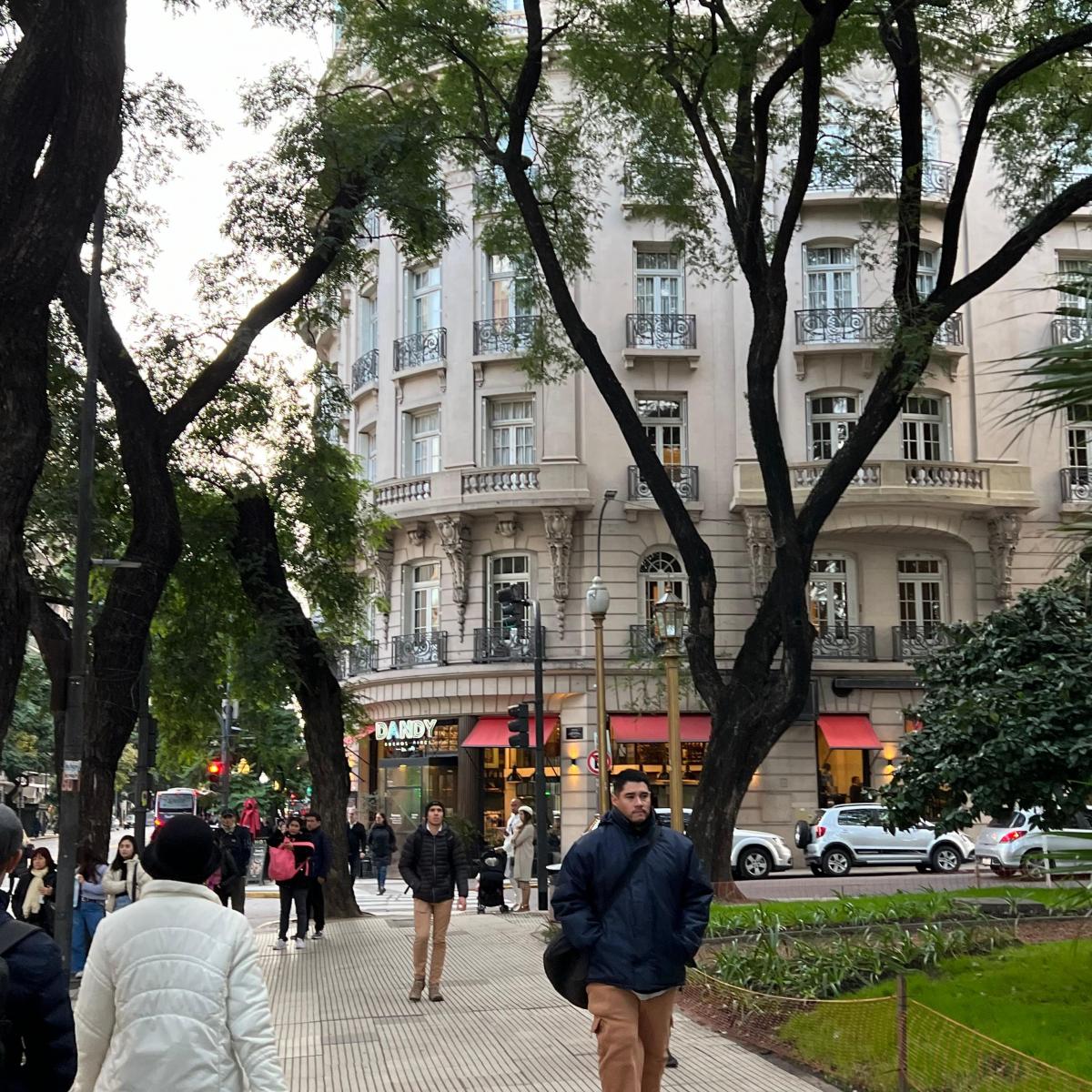 Угловая французская квартира с 4 спальнями в Retiro у Plaza San Martín